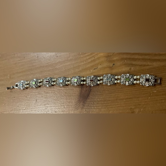 Camrose and Kross: J.B.K faux pearls silver tone square multi stones bracelet. - Picture 3 of 11